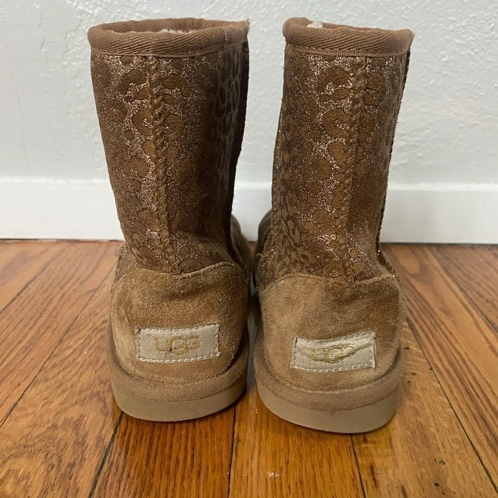 UGG Classic Girls Glitter Leopard Print Boots in Chestnut Size 3